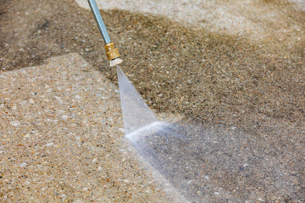 Best Driveway Pressure Washing  in Trumbull Center, CT